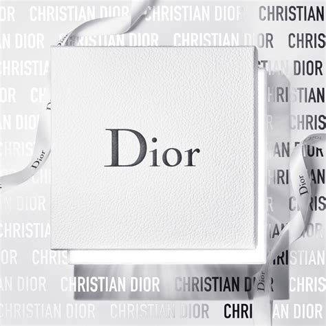 does Dior give away money